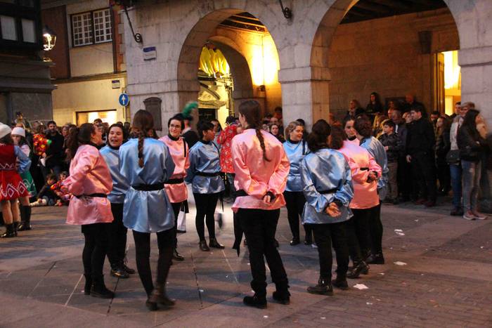 Zaldunak ere helduen danborr 7 1551555242795