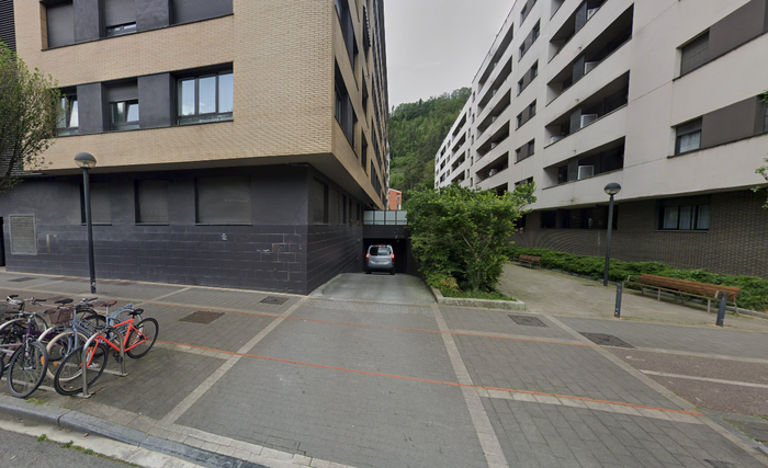 Arrillaga plazako garajea emakidan eskatzeko epea luzatu dute