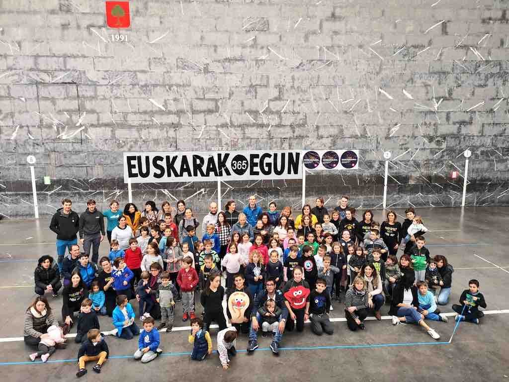 Euskararen eguna ospatuko dute gaur Adunan