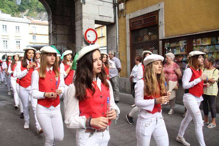 Lizarrez apaindutako kaleeta 195 1498480892550