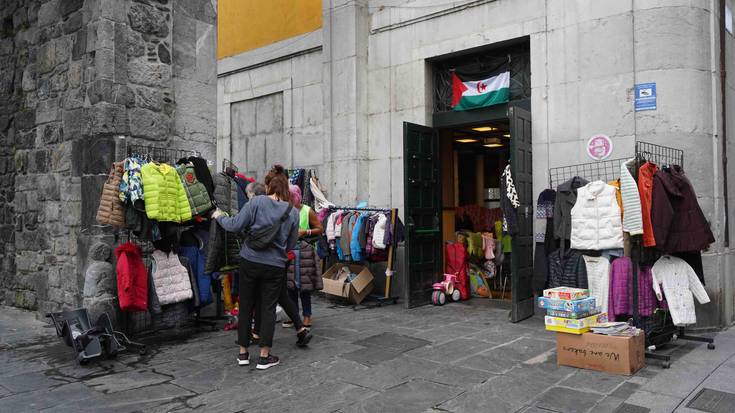 Harrera ona izan du Sahararen aldeko elkartasun azokak