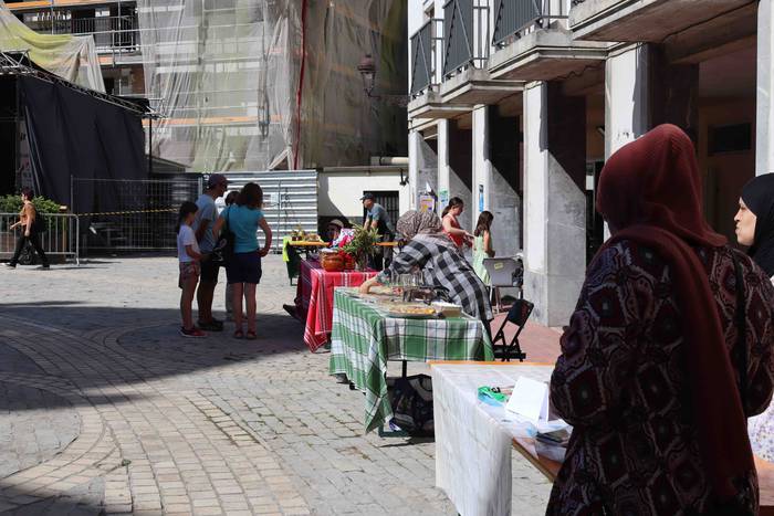 Artisau eta janari postuz be 3 1653821430472