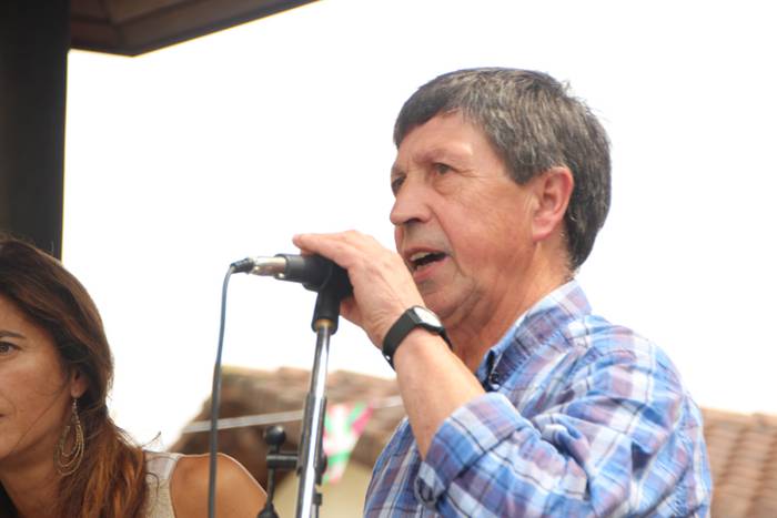 Maldan gora plazara heldu ar 50 1502801554422