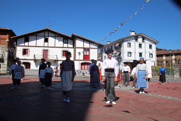 Dantza, bidania 20 1472039879688