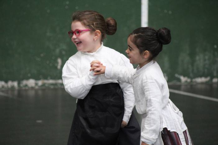 Bukalaik dantzari txikiz bet 18 1525522042151