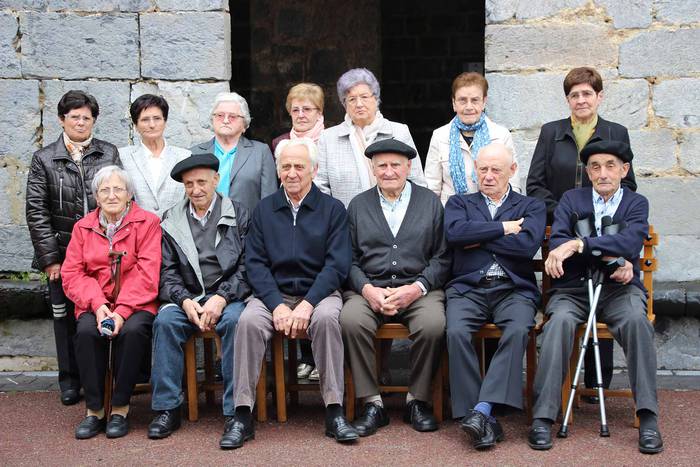 Herriko baserritarrak omendu dituzte Alkizan 1 1431878977007