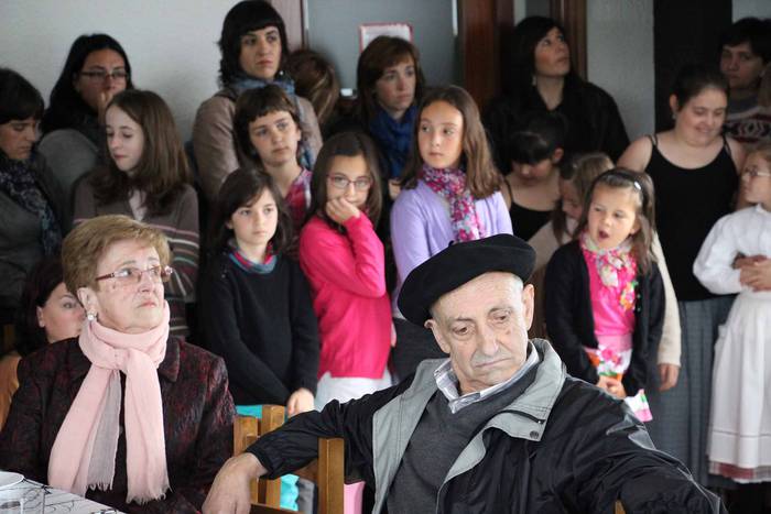 Herriko baserritarrak omendu dituzte Alkizan 3 1431878988473