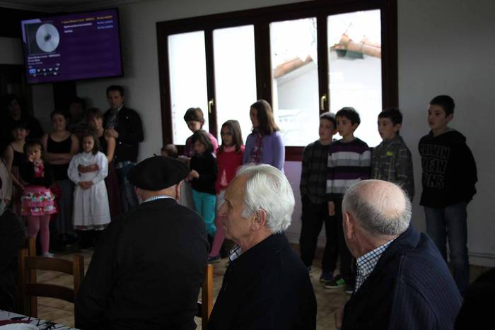 Herriko baserritarrak omendu dituzte Alkizan 5 1431878998459