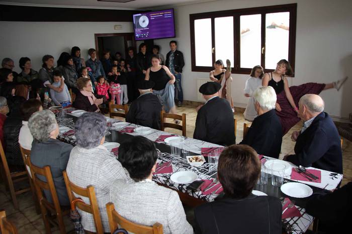 Herriko baserritarrak omendu dituzte Alkizan 14 1431879045863