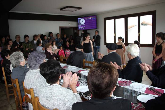 Herriko baserritarrak omendu dituzte Alkizan 16 1431879056871