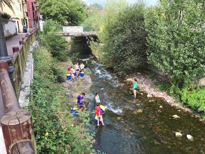 Ibarrako gazteek erreka garb 6 1532681536768