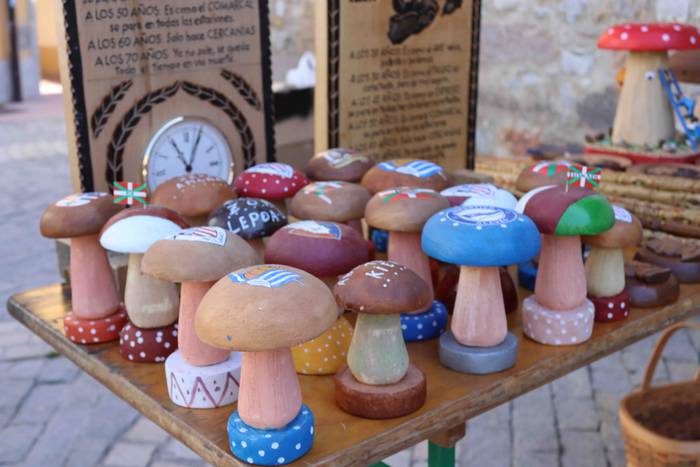 Artisau eta janari postuz be 13 1653821435547