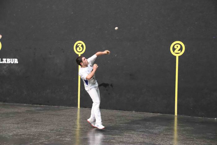 Zubizarretari jantzi dio txa 2 1568573478287