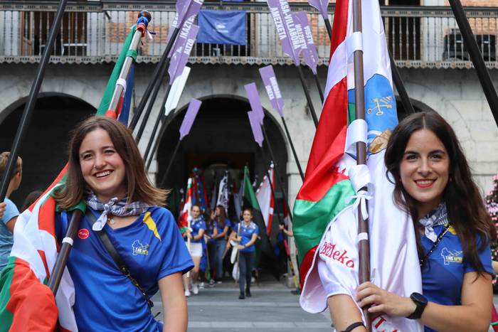 Tolosa urdinez jantzi da 55 1632073513297