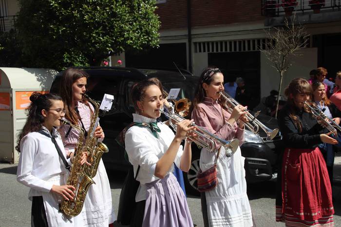 Dantzan ospatu dute Sutarrir 4 1557663323555