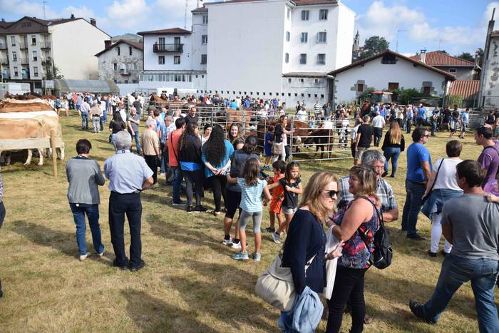 Jendetza mugitzen duen eguna 13 1538313005290