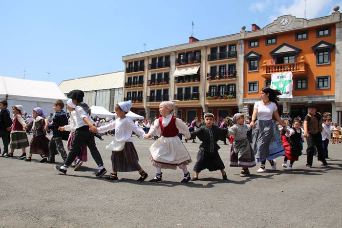 Dantzari txiki eguna Anoetan 25 1497181589152