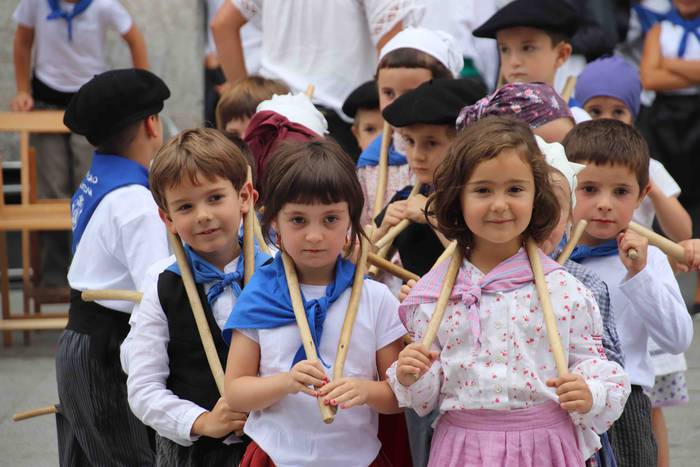 Dantzak, txistuak eta trikit 17 1565549078394