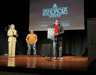 Aldaba Zahar elkarteak jaso du Landaolako Urteetako Ibilbideari Saria