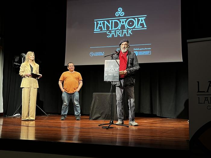 Aldaba Zahar elkarteak jaso du Landaolako Urteetako Ibilbideari Saria