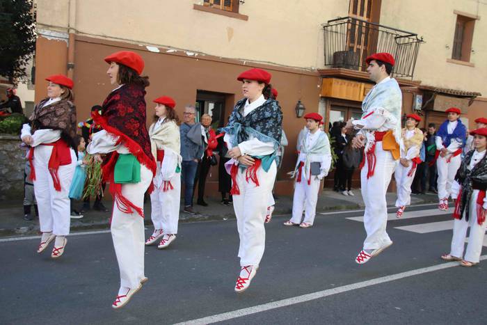 Dantzatzen duen herria 30 1581859450513