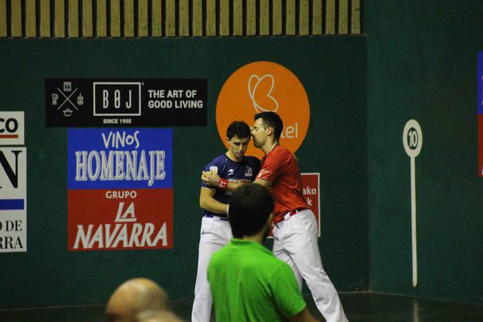 Bi maisu handi, katedralean 9 1571600477583