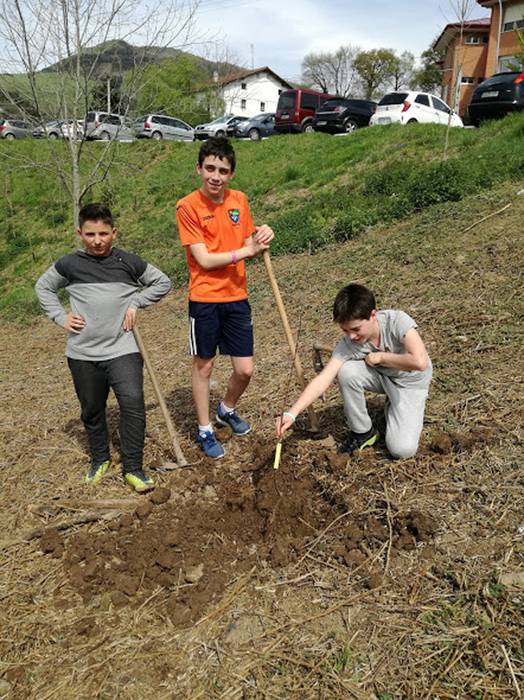 Landatzeak Uzturpe ikastolan 4 1490969807881