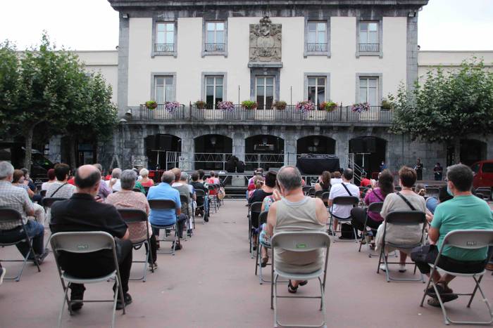 "Remirengatik" 12 1596275125190