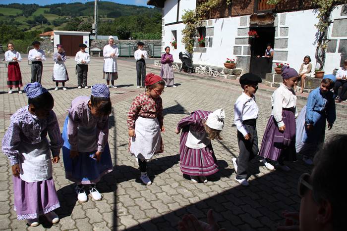 GOIAZKO ANDRA MARI JAIAK 201 38 1502631715158