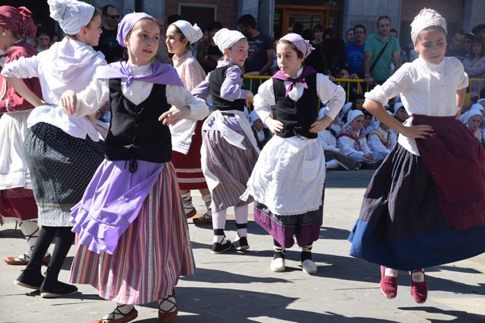 Dantzari txikiak, goizeko pr 87 1491666913841