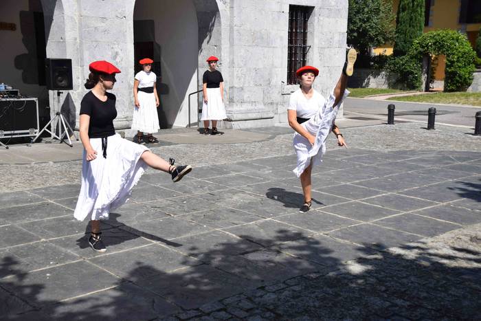 Orendain festak dantza emana 39 1534333141591