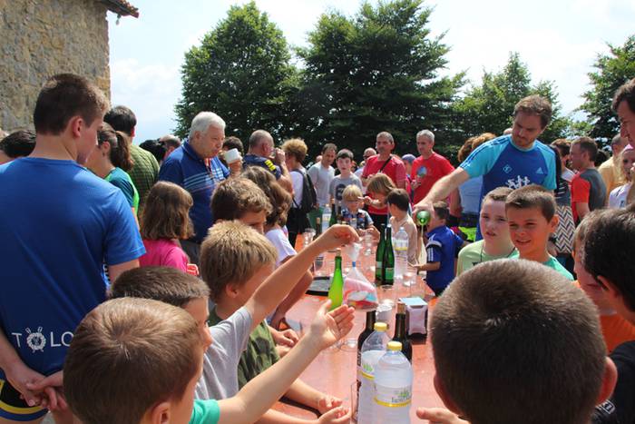 Santamañara igoera, festen a 100 1499607329772