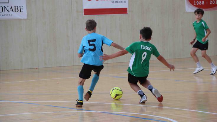 Areto futboleko San Joan txapelketa jokatu da Usabalen