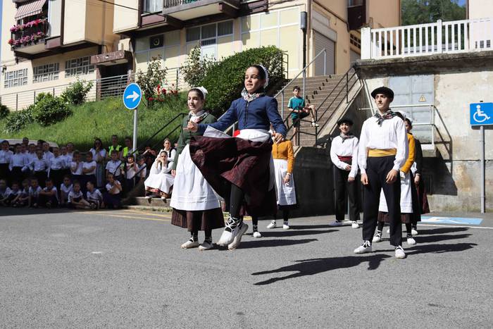 Dantzari eguna ari dira ospa 31 1652614050864