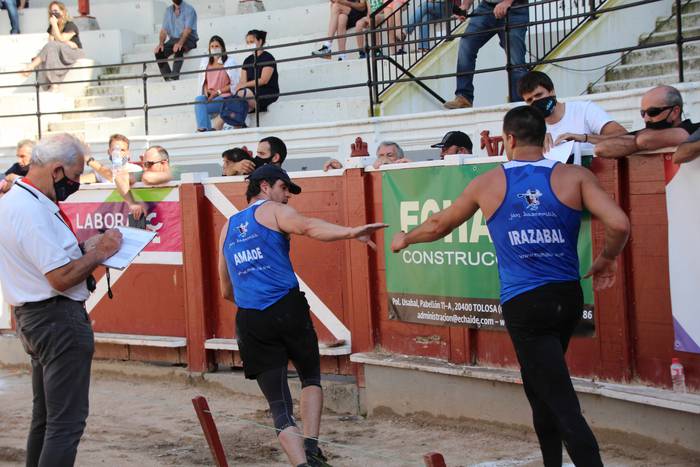 Izetatarrek jantzi dute txap 40 1624130525732