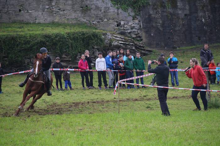 Izaskungo festetako zaldi lasterketa 2016 4 1463247009588