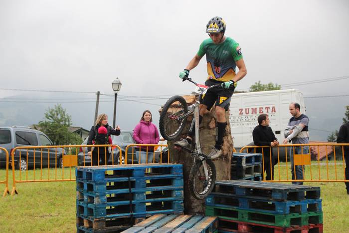 Erakustaldi batekin hasi dir 9 1496514971951