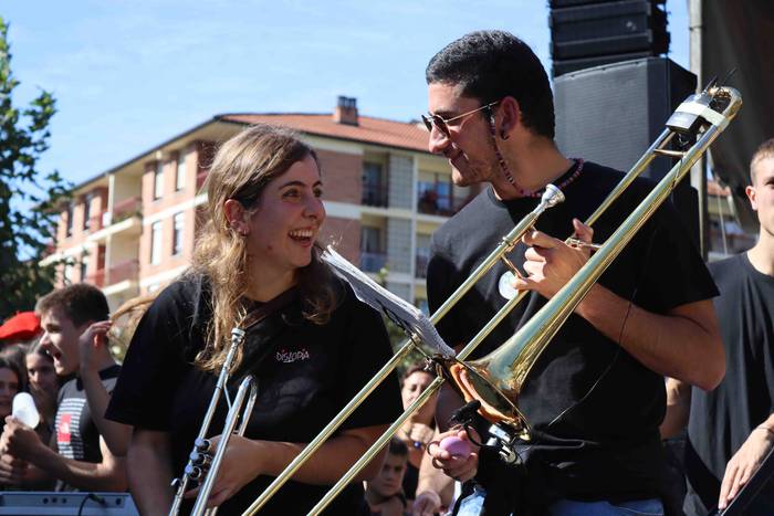 Jende ugari elkartu da euska 3 1664733752463