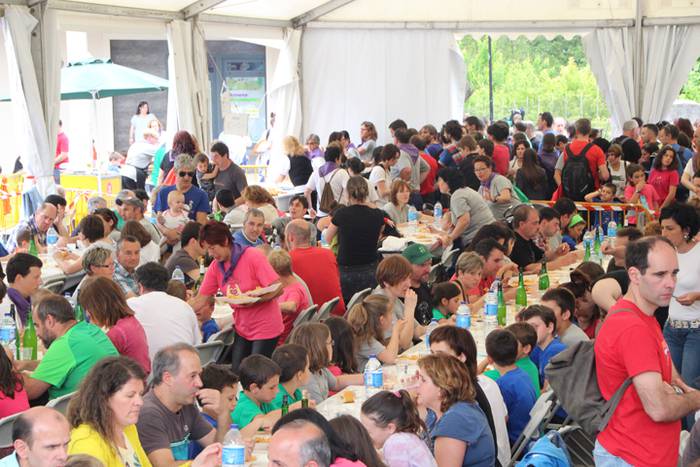 Ikaztegietako Eskola Txikiak Festa 81 1465744485701