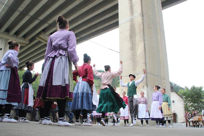 Ikaztegieta Pilareko eguna Sutarri 23 1476272243485