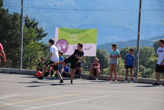 Haurrek hasi dute festa Orendainen 26 1471174753407