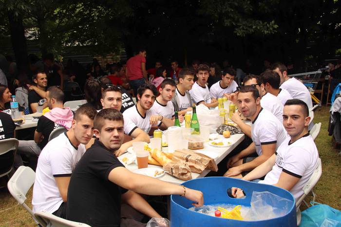 Kuadrillan bazkaltzea bezala 22 1564494468320