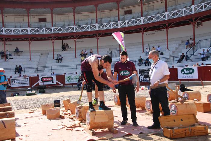 Izetatarrek jantzi dute txap 30 1624130522239