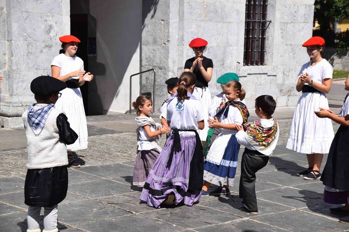 Orendain festak dantza emana 33 1534333034373