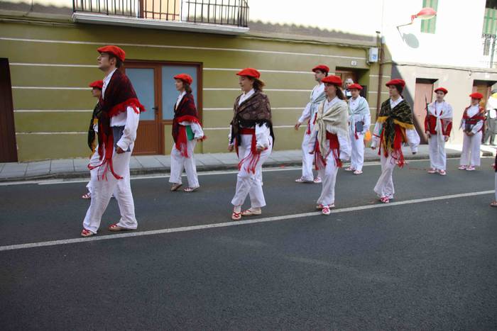 Dantzatzen duen herria 14 1581859434920