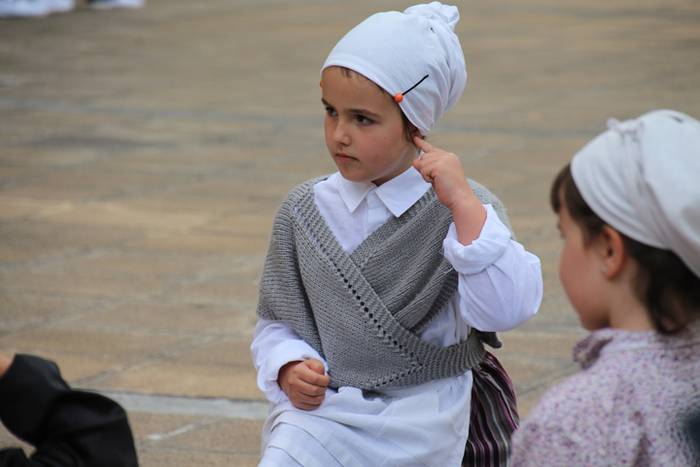 Haurrek alaitu dituzte kalea 56 1494678089994