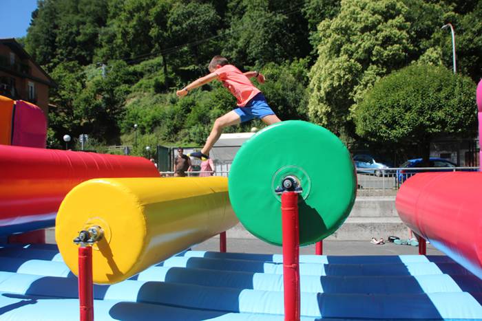 Haurrak jolasean, helduak jan eta edanean 28 1468672060923