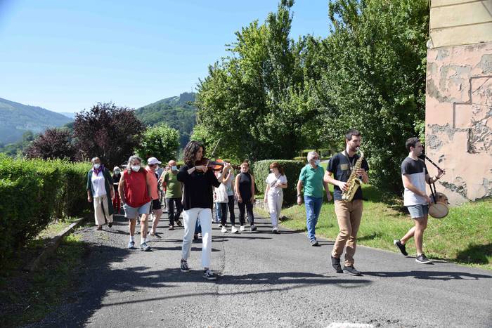 Zerbitzu publikoen aldeko mo 13 1593257978064