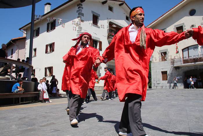 Axeriak dantzan Adunan 79 1471261217939