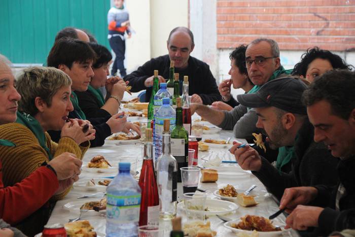 Bazkaria, dantzatu eta abest 5 1508689099423